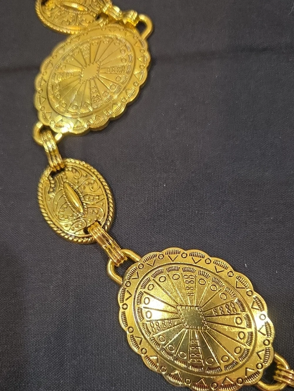 Vintage-Style Goldtone Oval Concho Belt